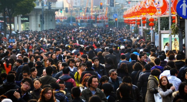街上的一群中国人