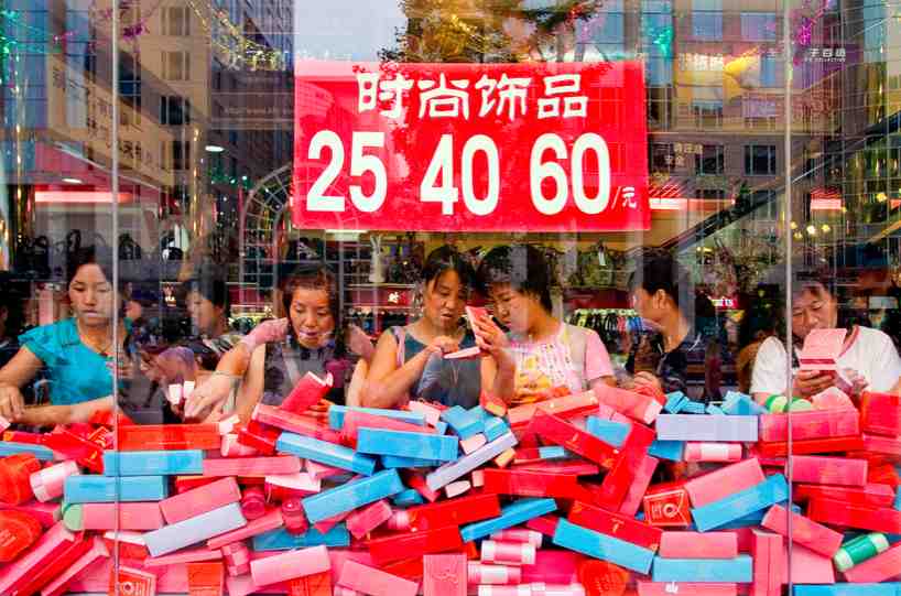 在中国的鞋店里讨价还价188金宝搏网服务网址