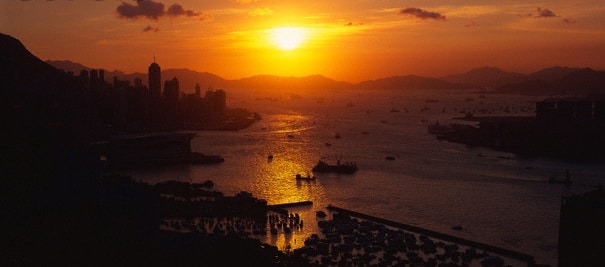 日落时分的香港