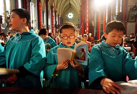 教堂里的中国儿童