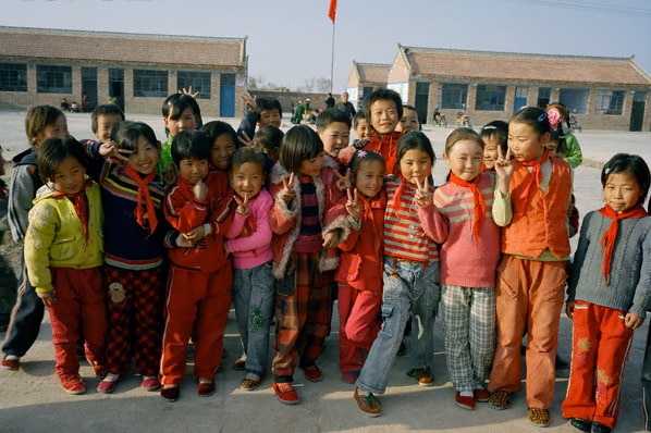 学校里的中国孩子看起来很开心